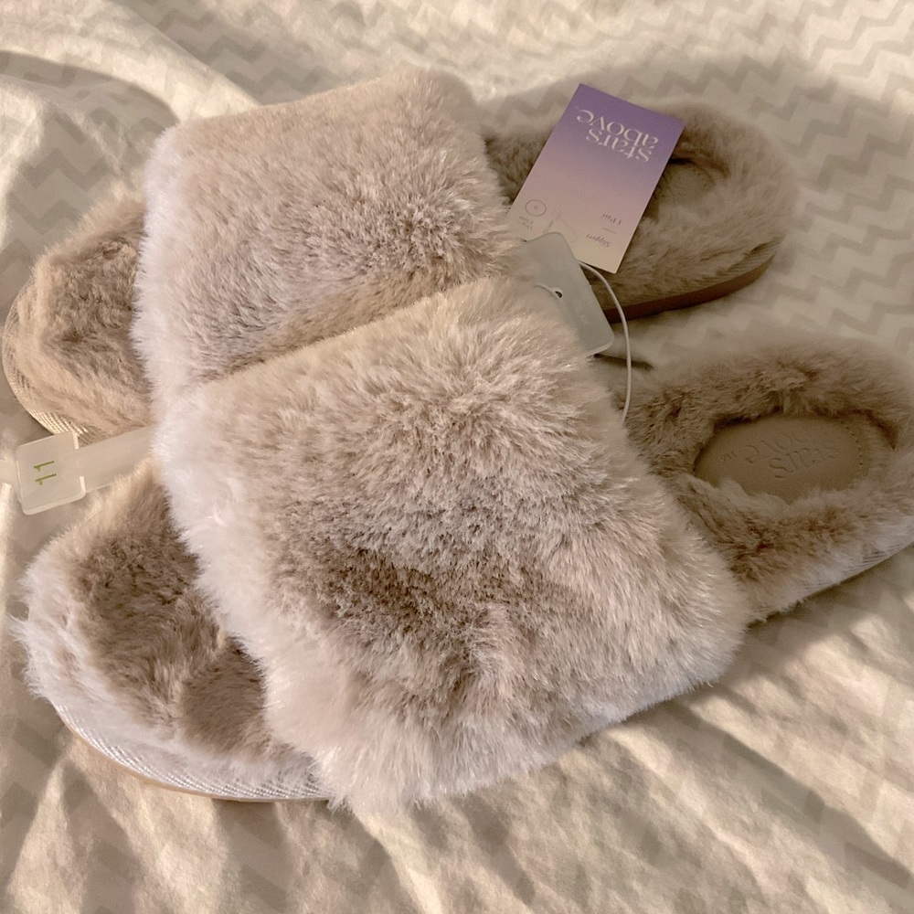 Stars Above sz 11 fluffy slippers